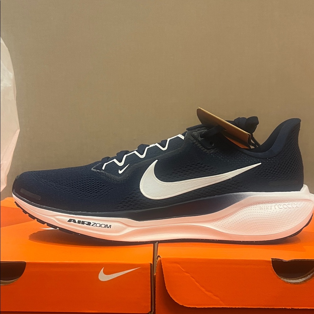 Brand new Nike Air Zoom Pegasus 41 in Navy and White